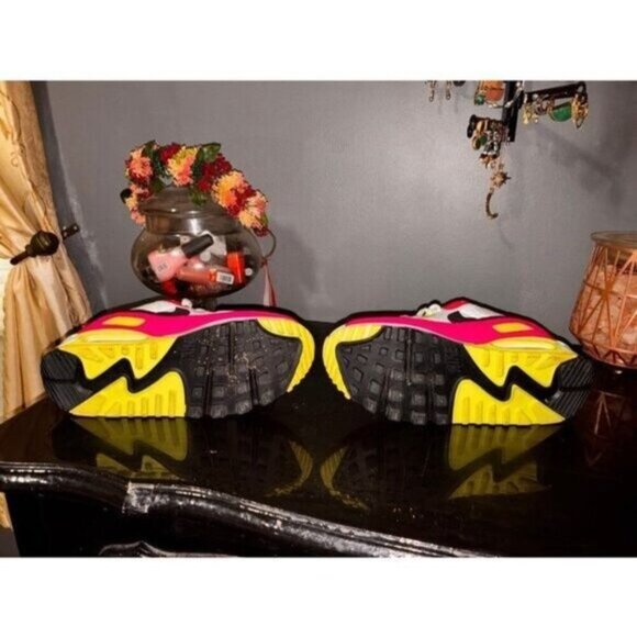 Nike Air Max 90 Pink Volt Sneakers - Picture 5 of 7